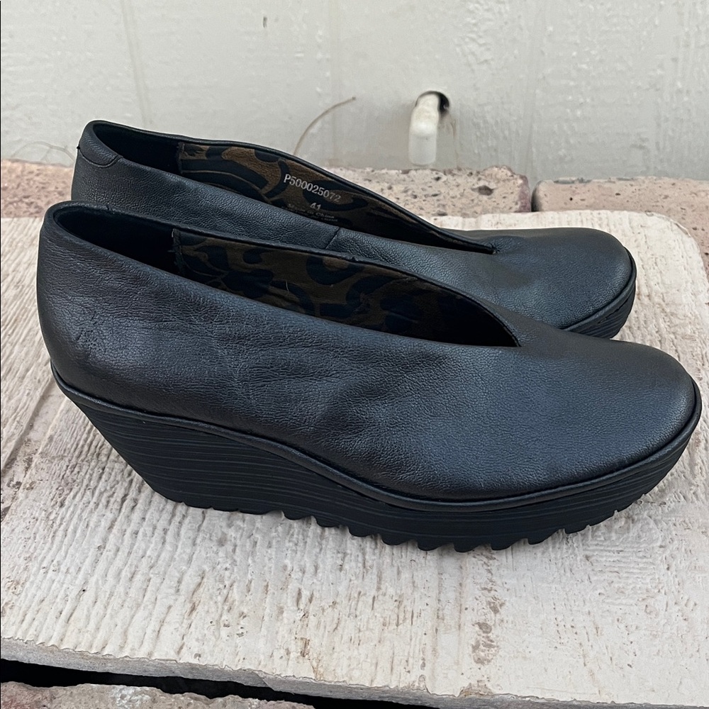 FLY London Women's Yaz Wedge Pump Size 41